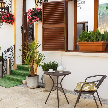 Homelike Guest House Кіренія Екстер'єр фото