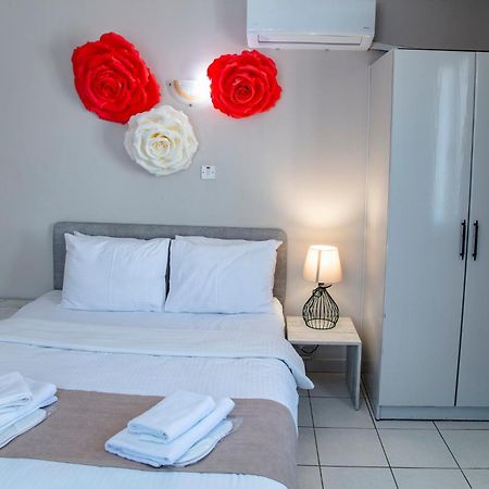 Homelike Guest House Кіренія Екстер'єр фото