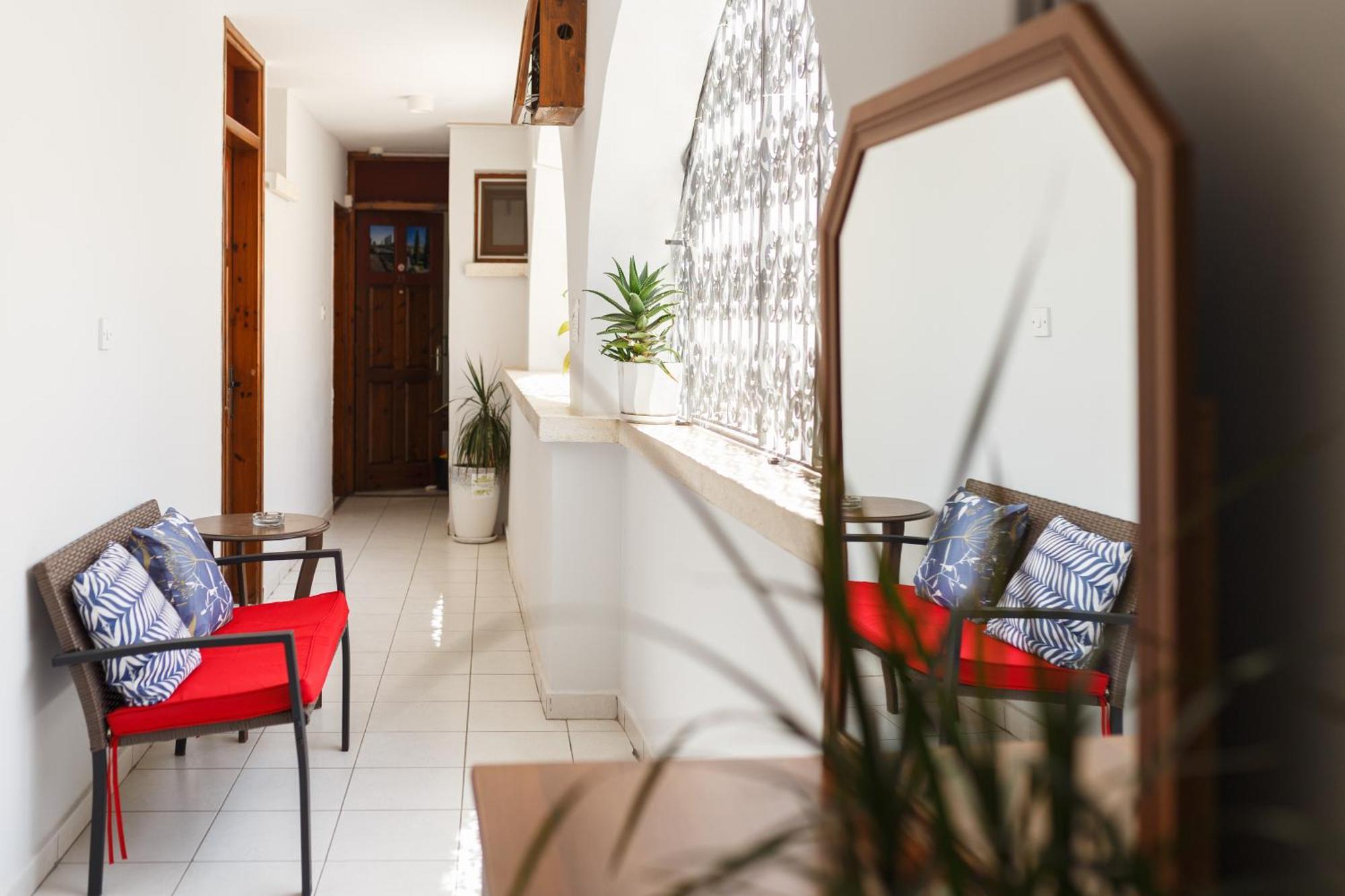 Homelike Guest House Кіренія Екстер'єр фото