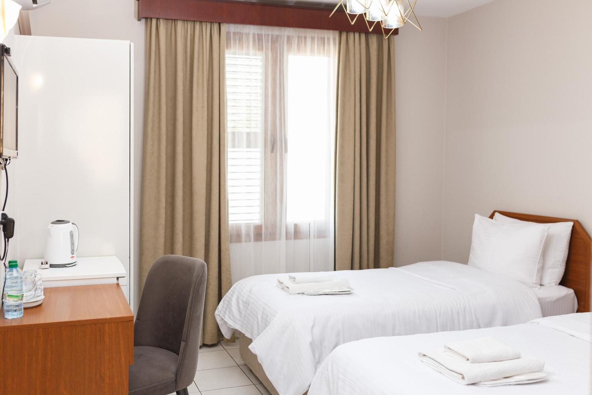 Homelike Guest House Кіренія Екстер'єр фото