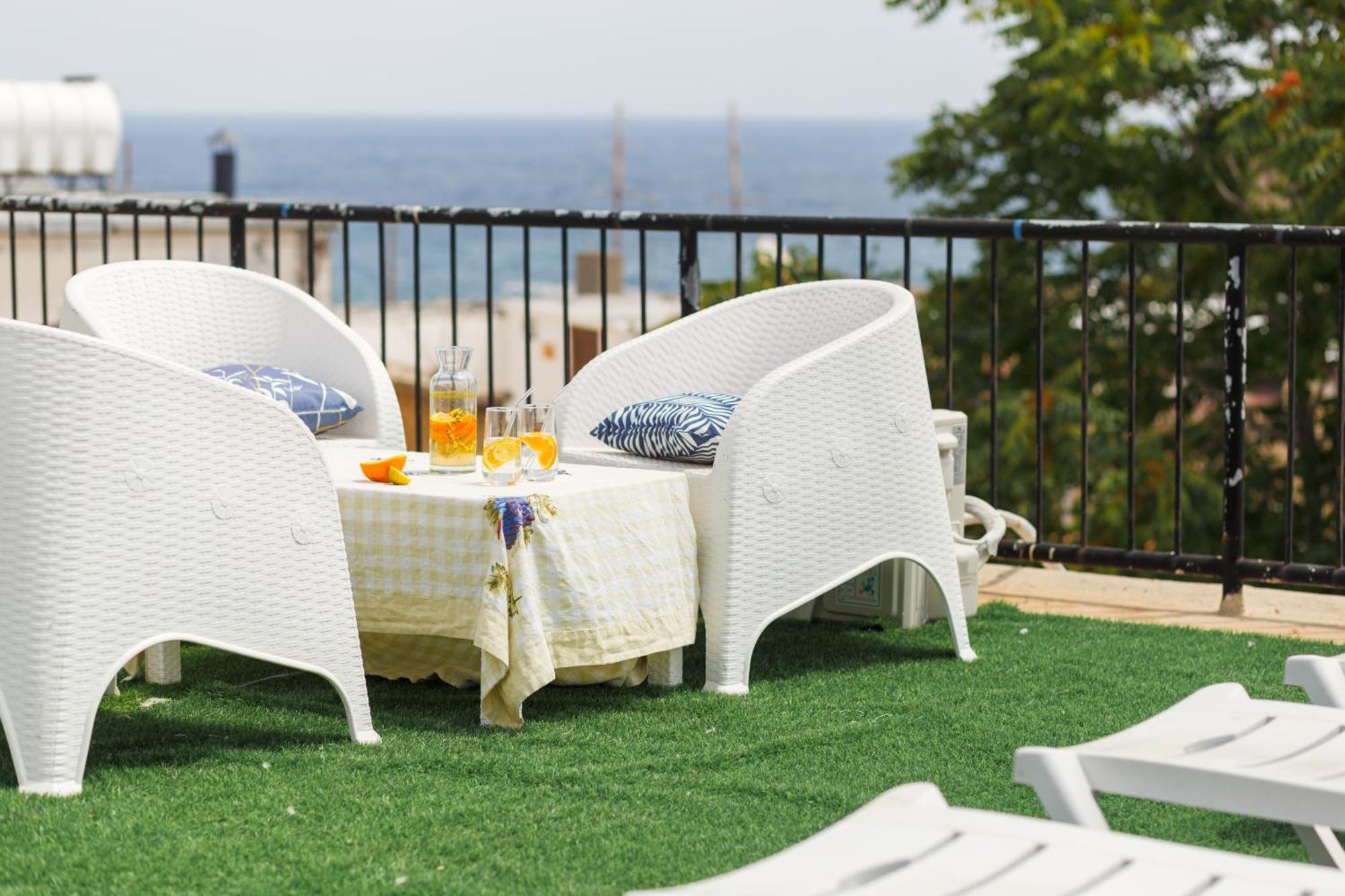 Homelike Guest House Кіренія Екстер'єр фото